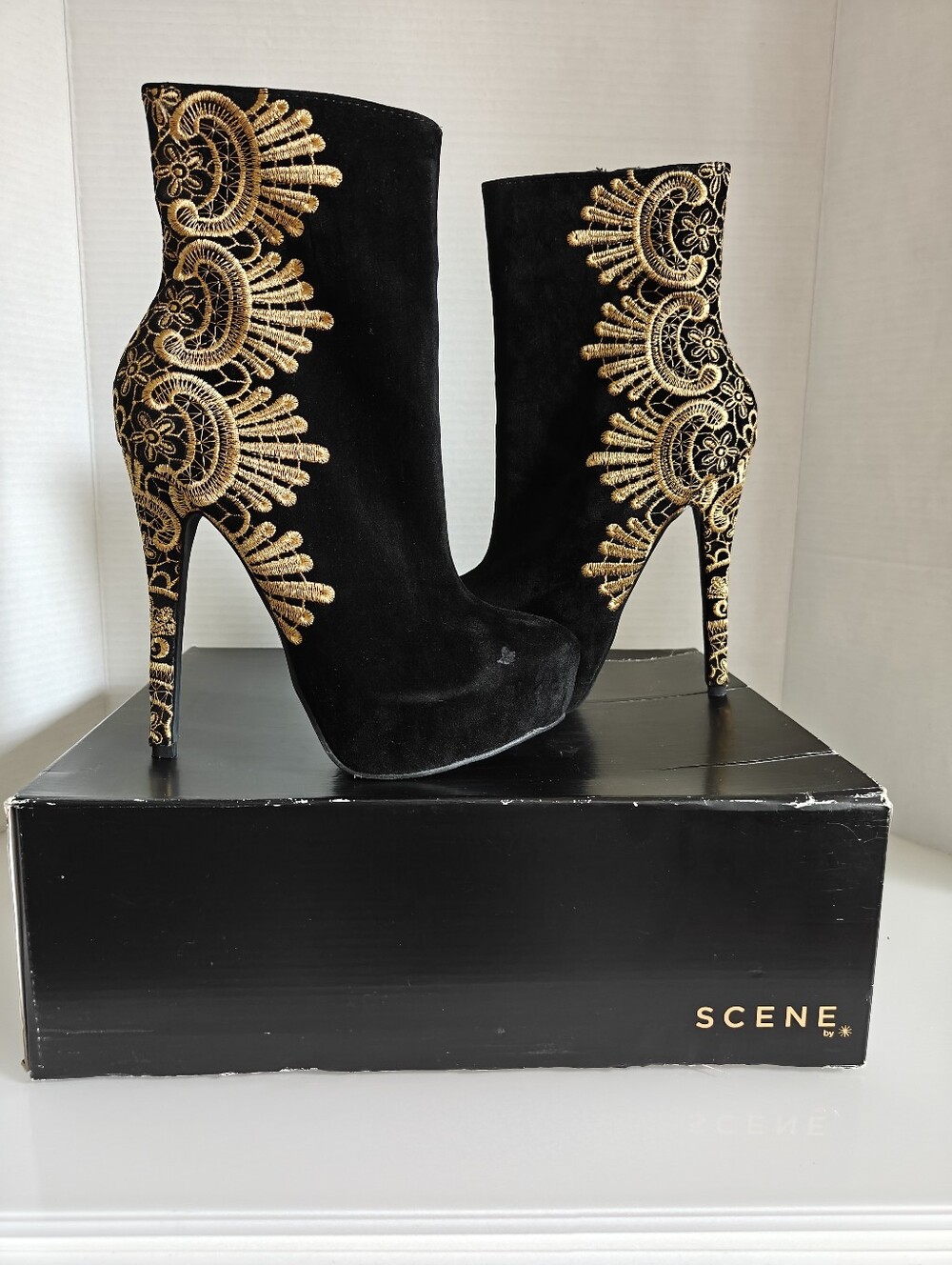 Vintage Shoe Dazzle Black & Gold Heeled Boots